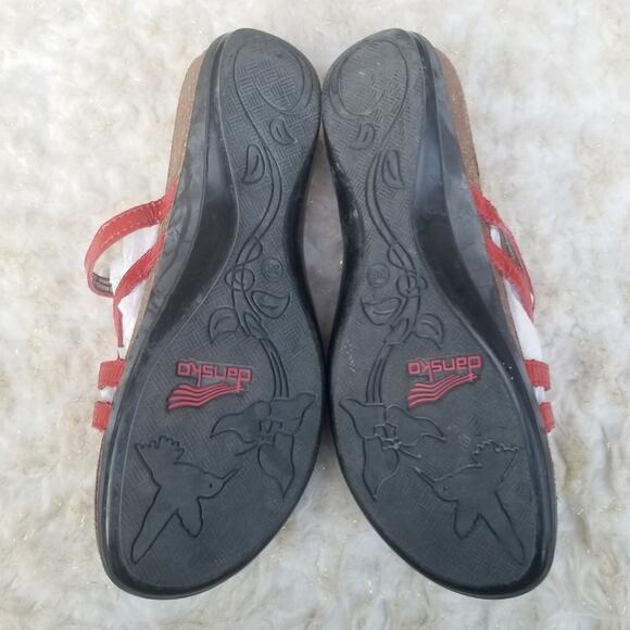Red Strappy Sandal Dansko Jenelle Size EU 38 US 7.5-8 Patent Leather Wedge Thong - Picture 13 of 16